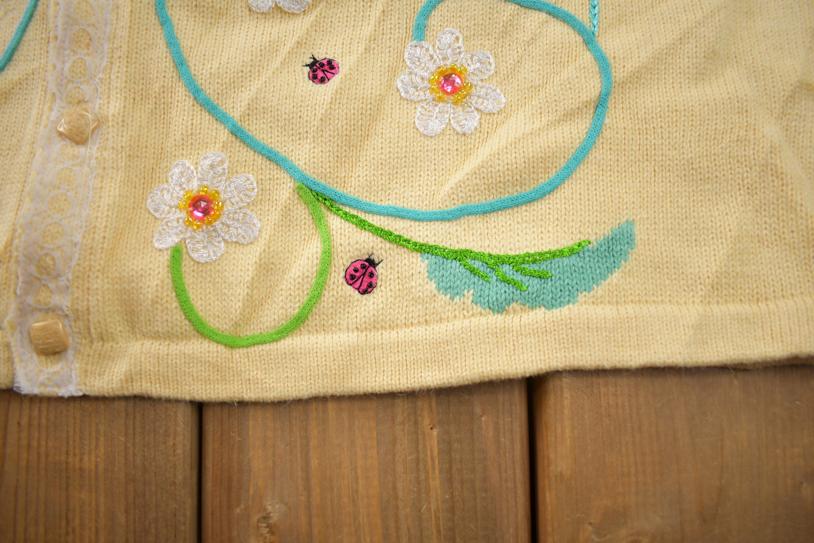 Vintage 1990s Cute Floral Theme Knit Cardigan