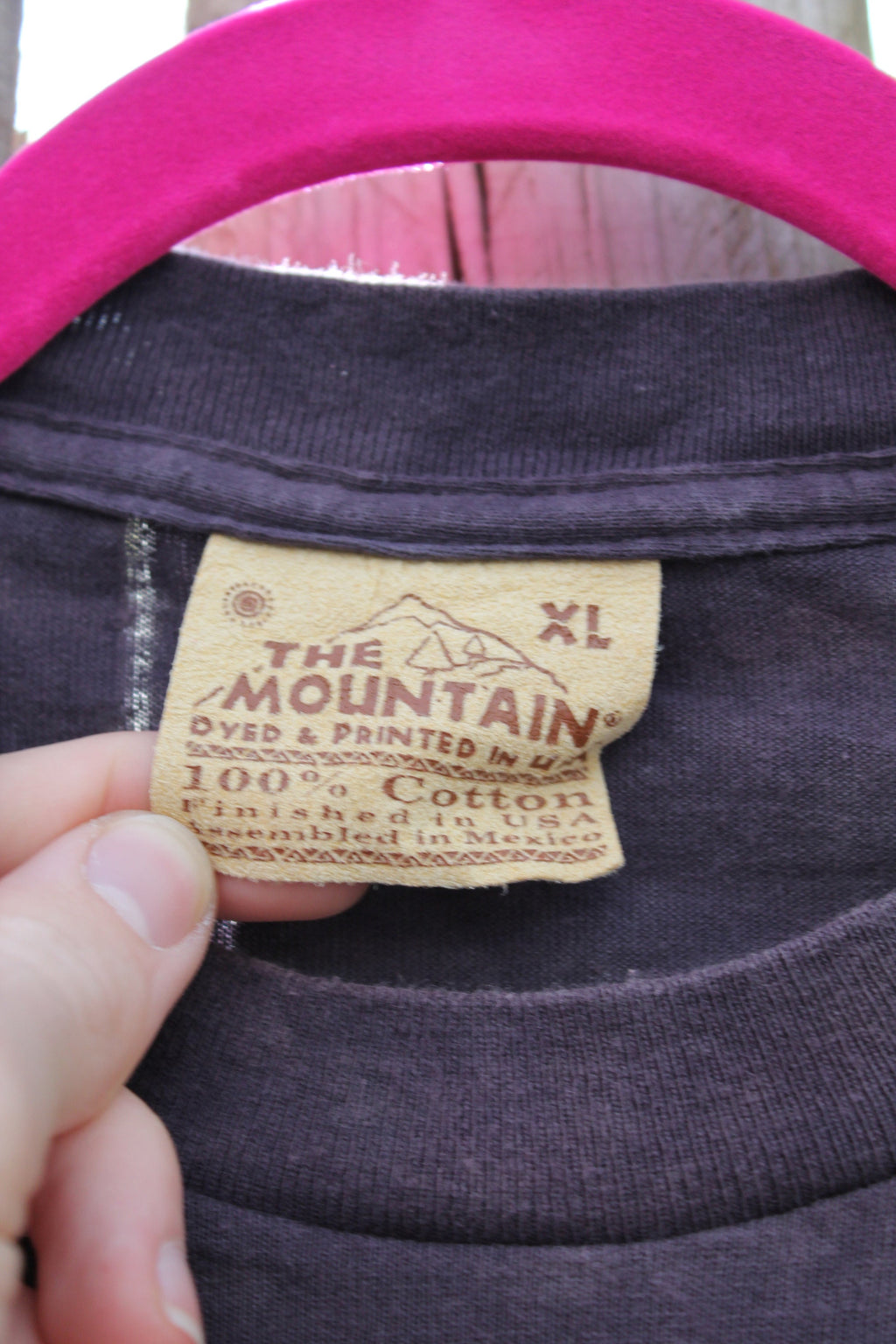 Vintage 2000 The Moutain Native American Wolf Theme T-Shirt