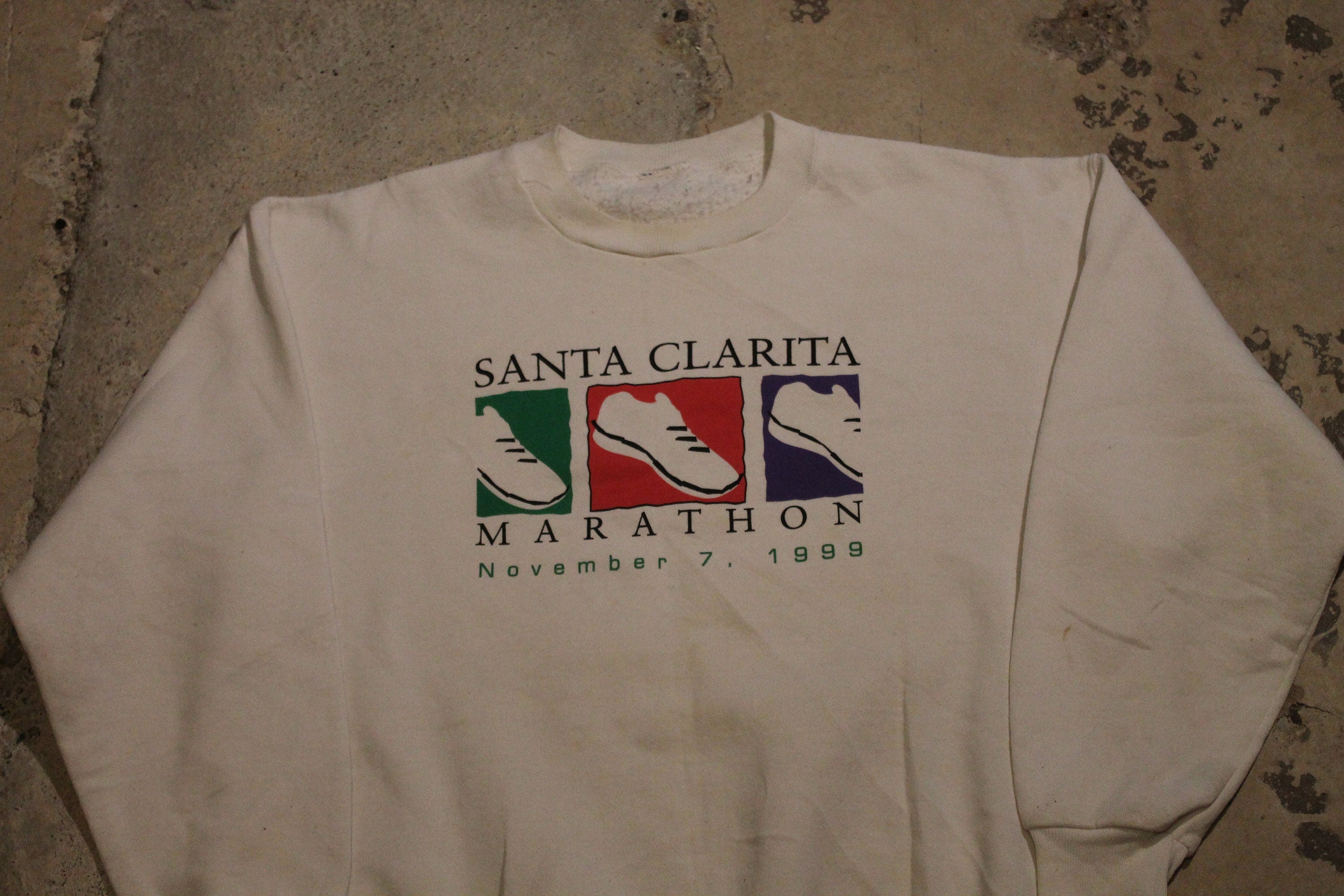Vintage 1999 Santa Clarita Marathon Print Graphic Crewneck