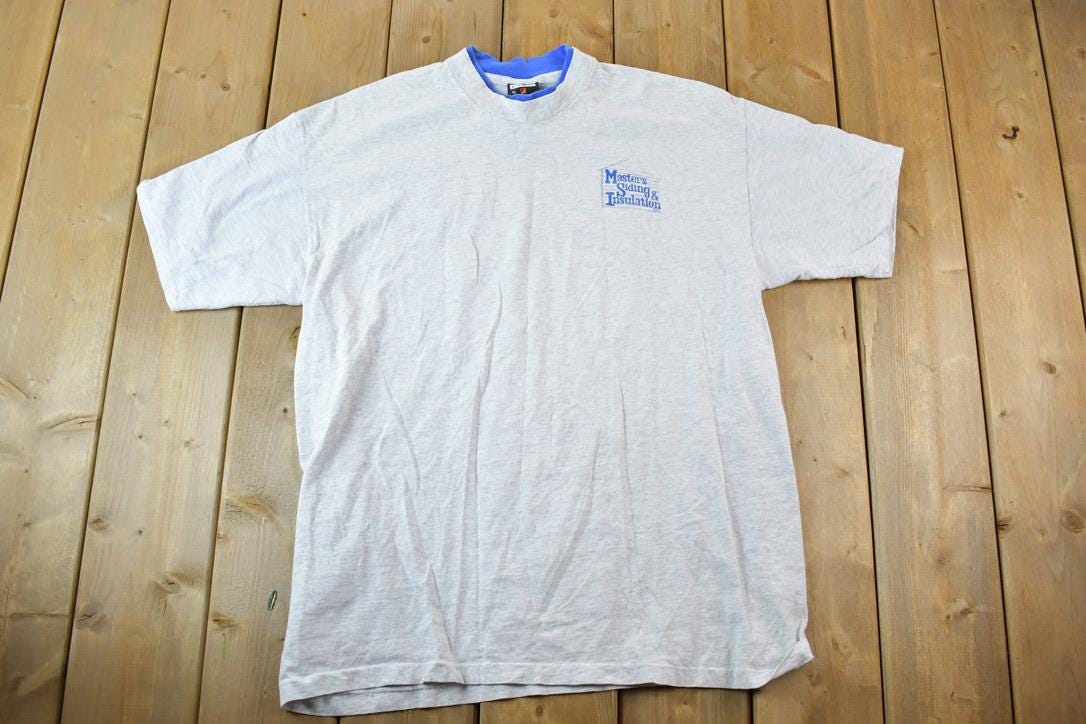 Vintage 1990s Masters Siding And Insulation Souvenir Single Stitch Double Collar Graphic Print T-Shirt Made In