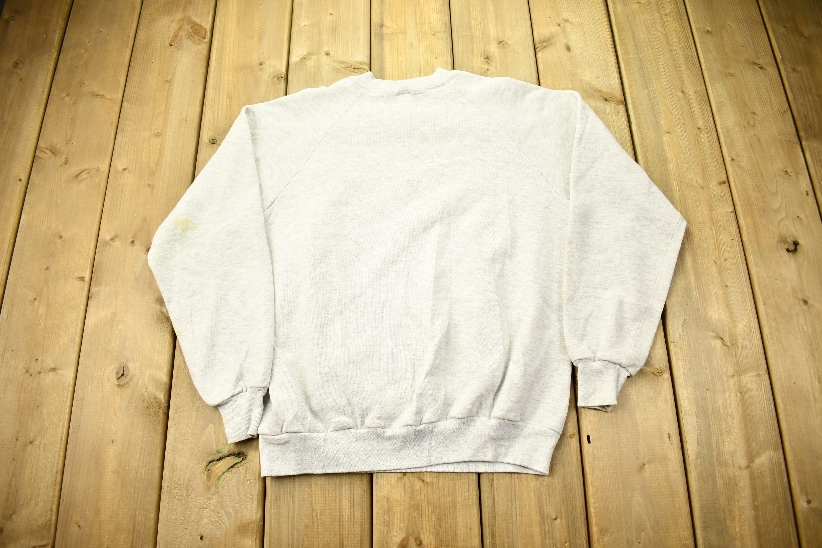 Vintage 1993 Looney Tunes North Pole Christmas Theme Raglan Crewneck