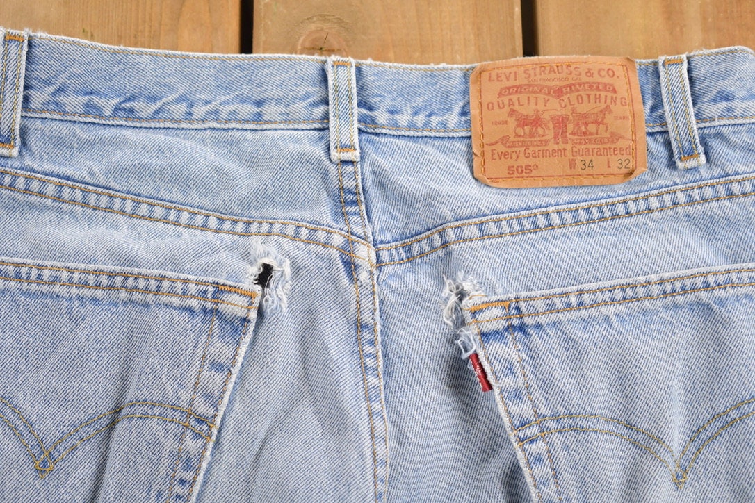 Vintage 1990s Levi's 505 Red Tab Jeans Size 32 x 30.5