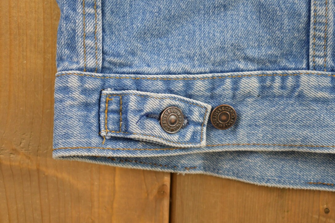 Vintage 1970s Levi's Denim Jean Jacket / Vintage Denim / Streetwear / Fall Outerwear / Light Wash / Made In Canada / Levi Strauss & Co