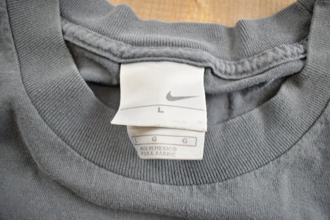 Vintage 2000s Nike Canada Graphic T-Shirt