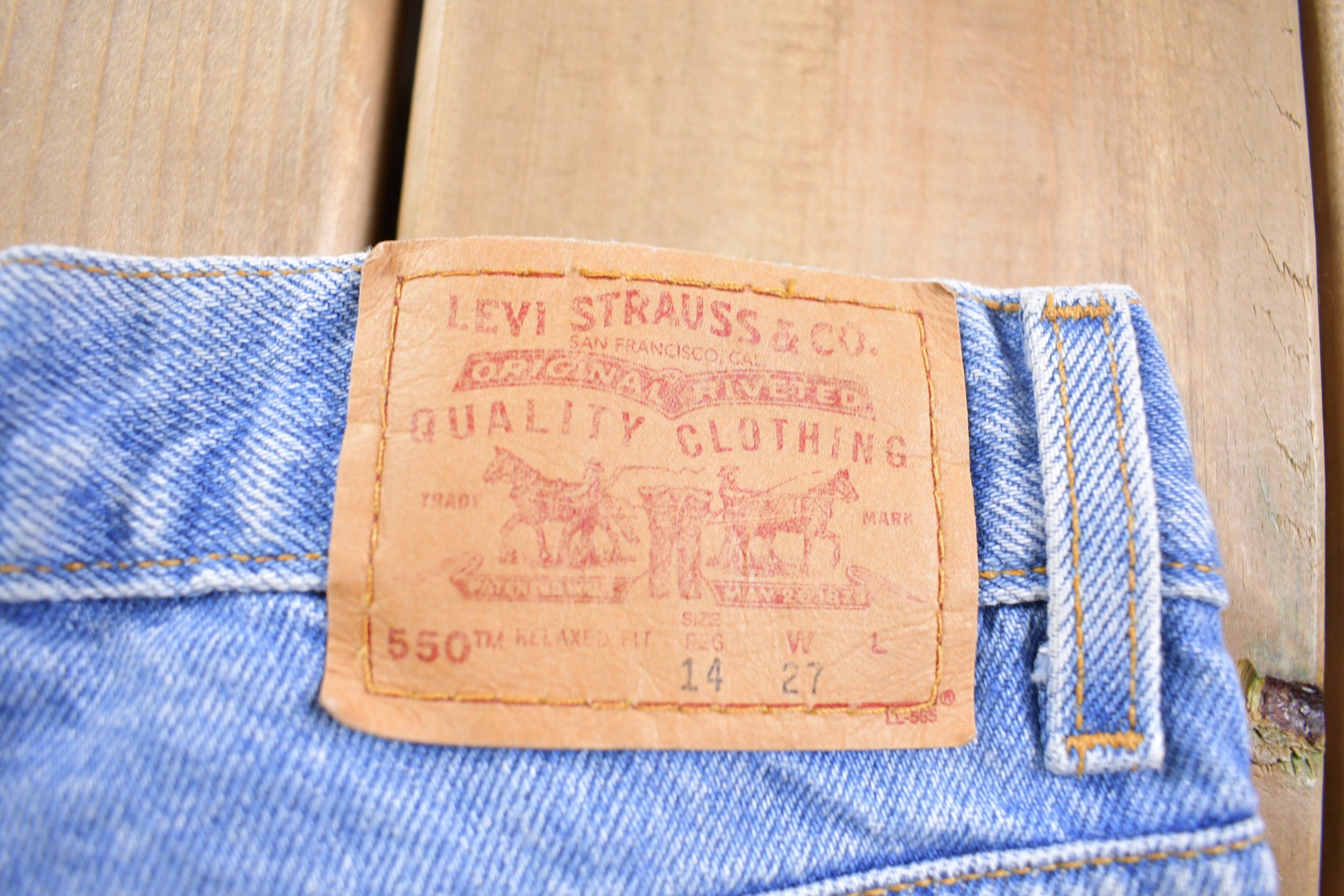Vintage 1990s Levi 550 Red Tab Jean Shorts Size 26 x 10