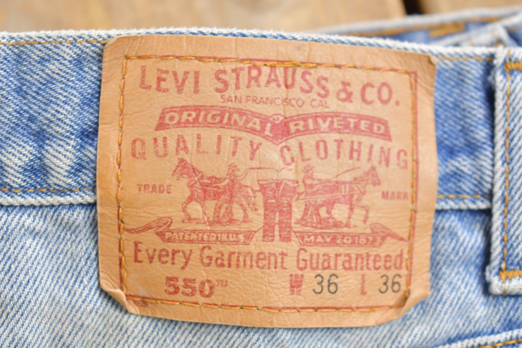 Vintage 1990s Levi's 505 Red Tab Jeans Size 34 x 36