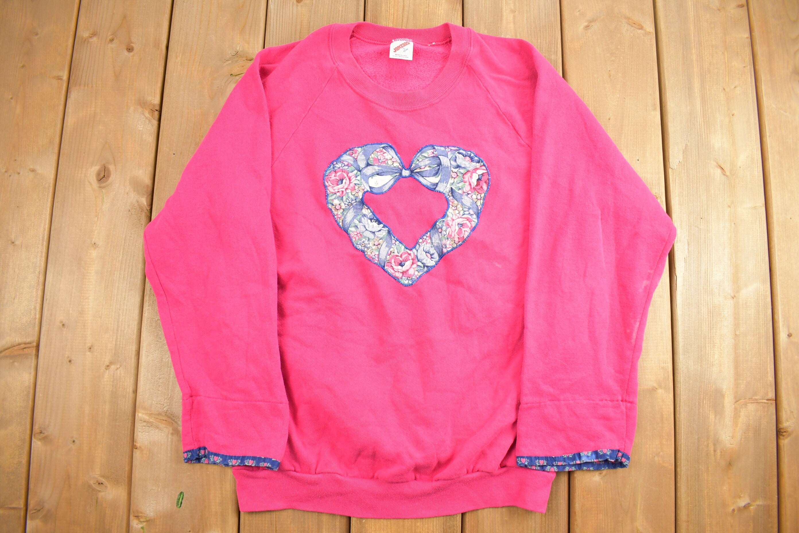 Vintage 1990s Pink Heart-Shaped Floral Wreath Crewneck Sweatshirt