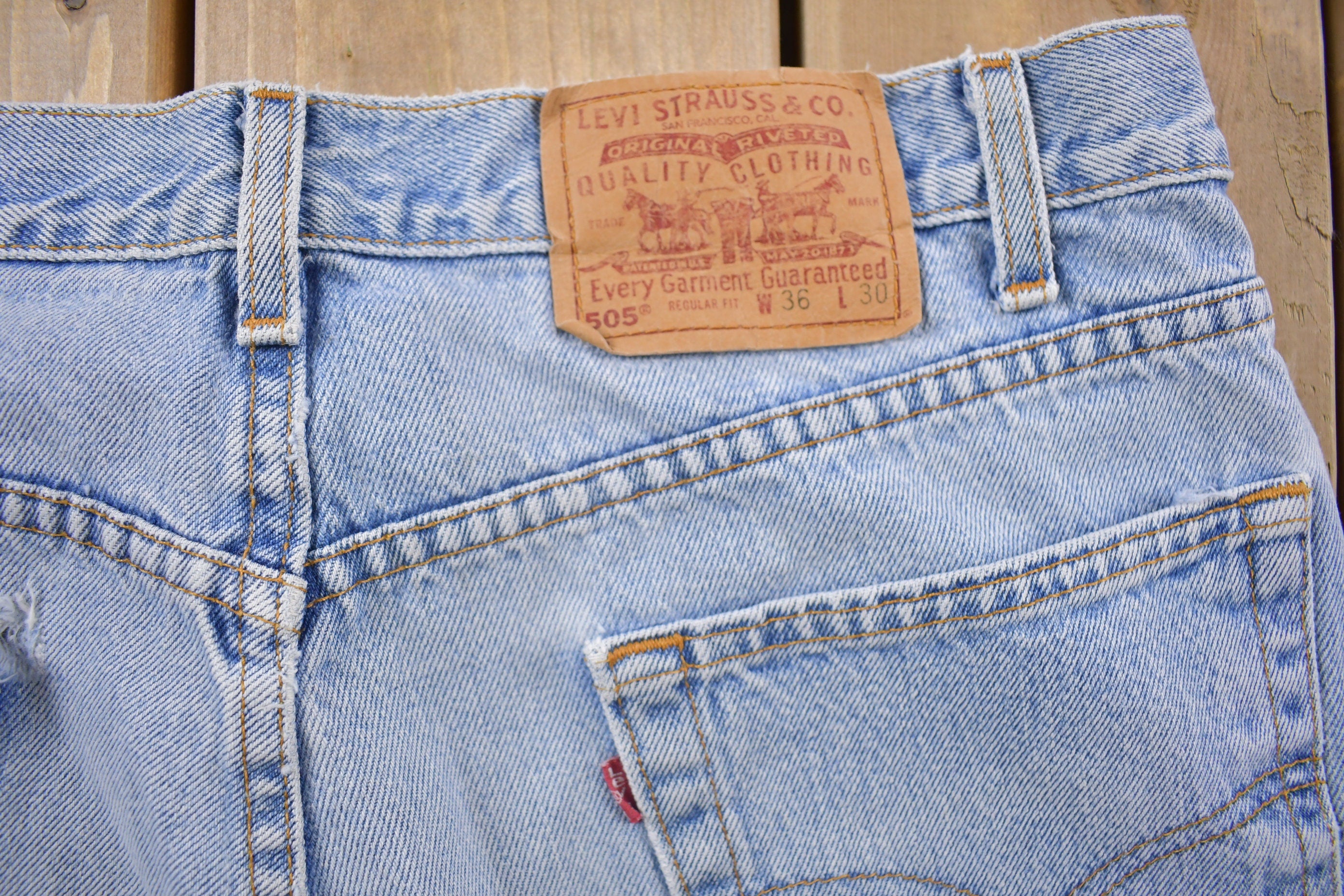 Vintage 1990s Levi's 505 Red Tab Denim Jeans Size 33 x 30