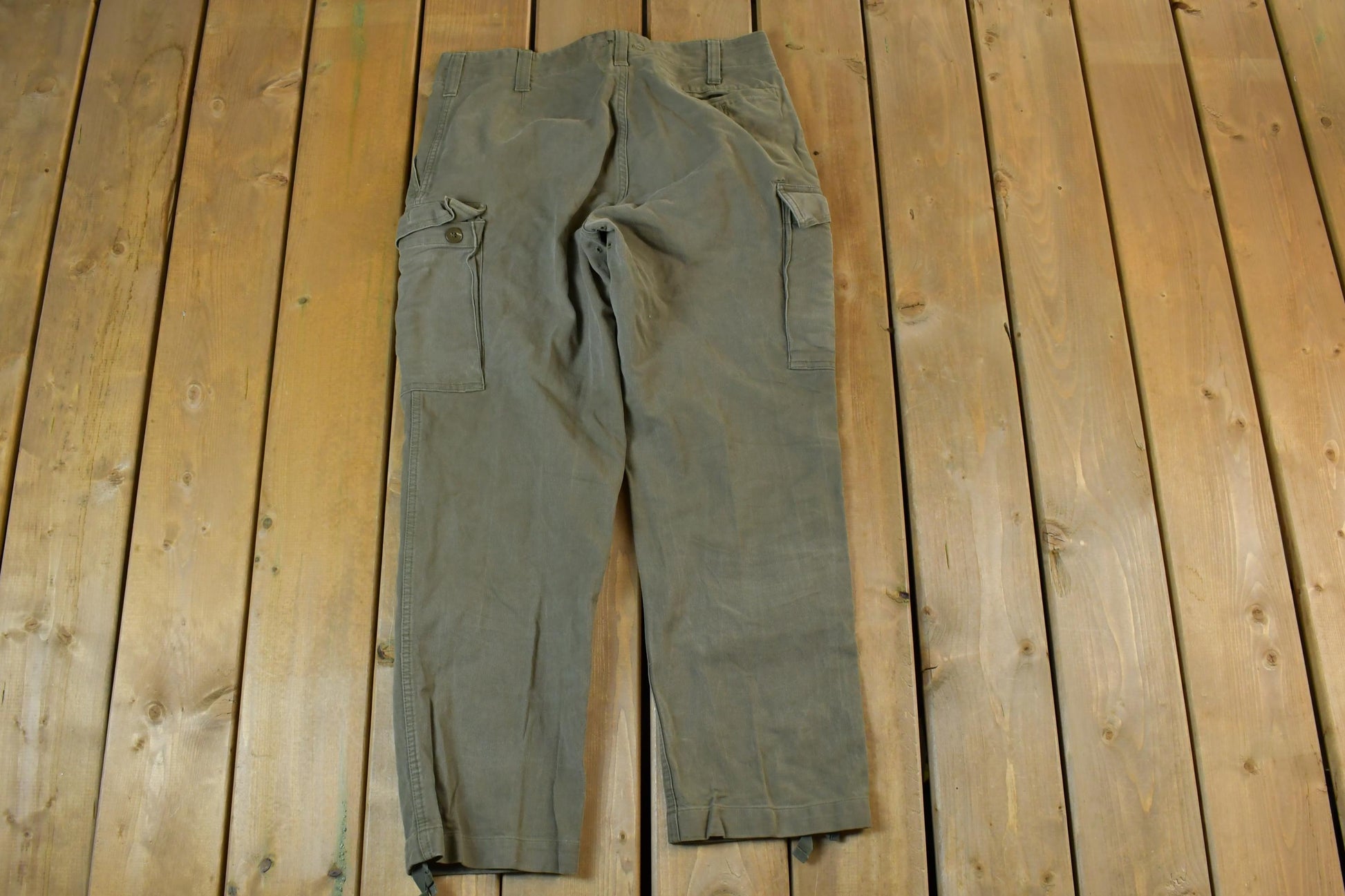Vintage 1990s Army Green Cargo Pants Size 33 x 27 / Streetwear / Army Pants / Military Pant's / Vintage Cargos / Made In