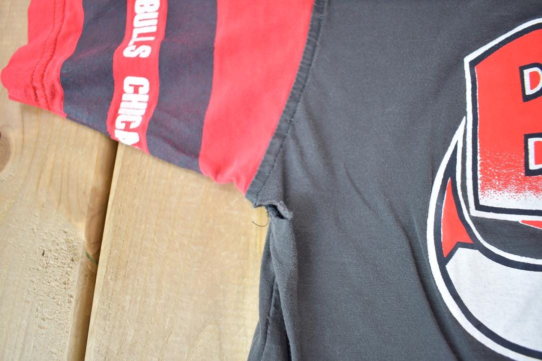 Vintage 1990s Chicago Bulls NBA Graphic T-Shirt