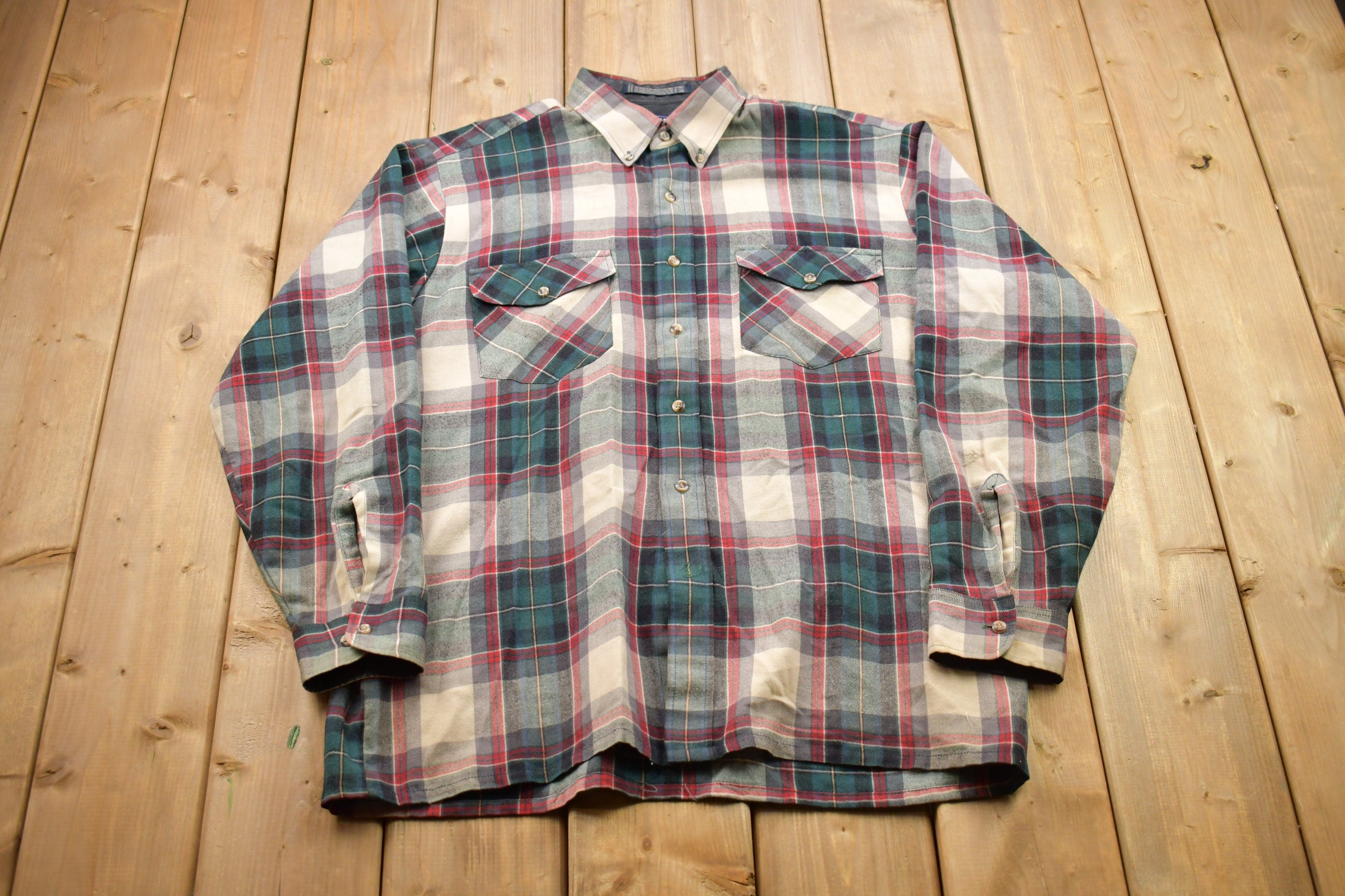Vintage 1990s Van Heusen Winterweights Plaid Flannel Button Up Shirt
