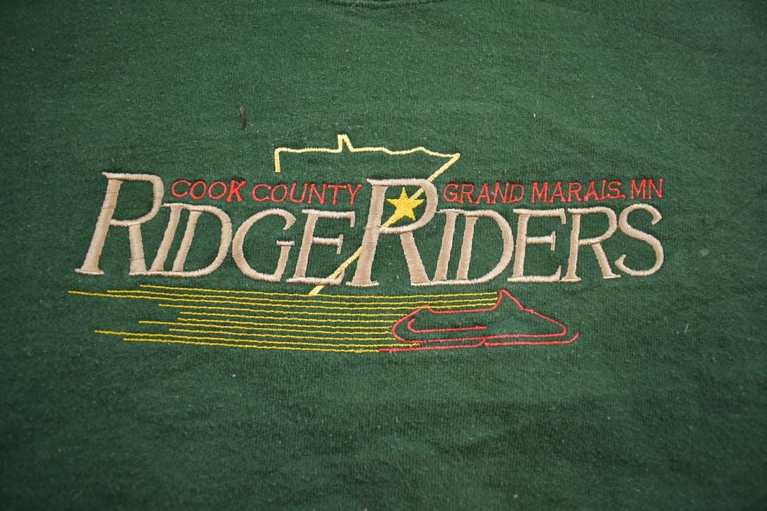 Vintage 1990s Ridge Riders Cook County Minnesota Embroidered Souvenir Travel Crewneck Made In USA