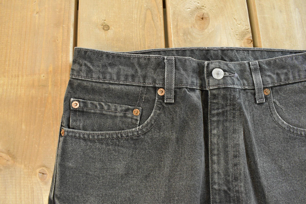 Vintage 1990s Levi's 505 Regular Straight Fit Starched Denim Jeans Men's Size 32 x 30