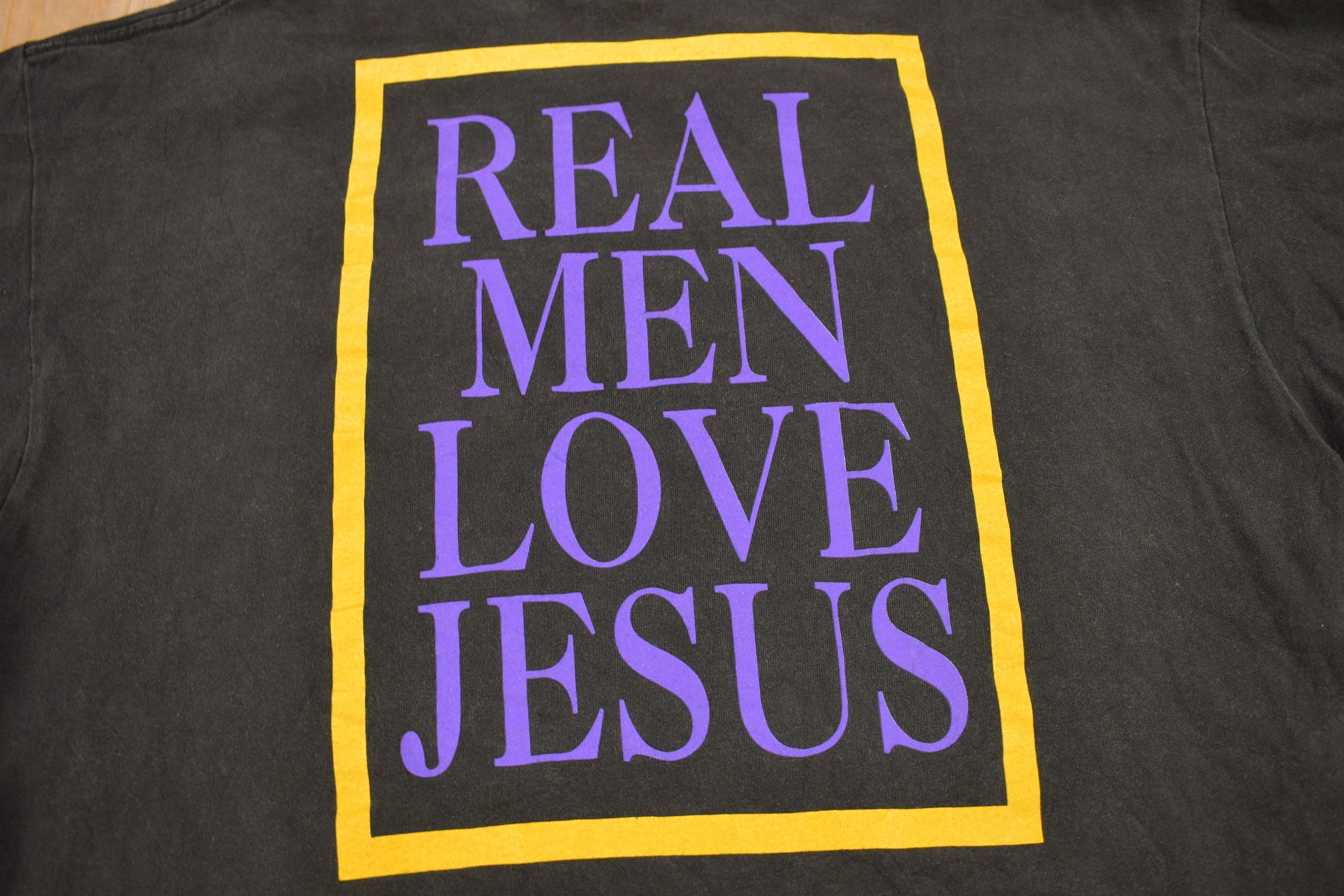 Vintage 1990s Men Of Faith Real Men Love Jesus Graphic T Shirt
