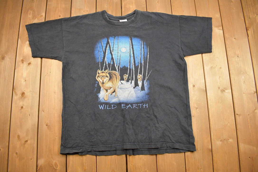 Vintage 1990s Wolves Theme Graphic T-Shirt