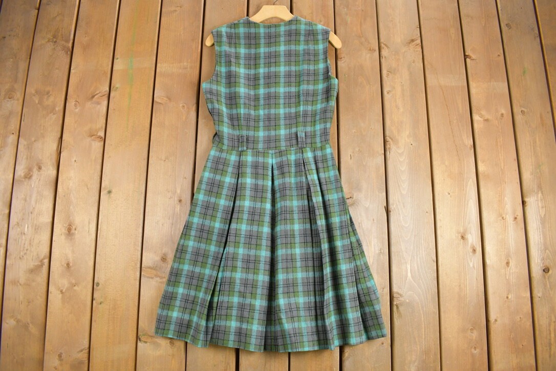 Vintage 1960s Green Plaid Sleeveless Mod Mini Dress / True Vintage / Retro Style / Pleated Skirt / Vest