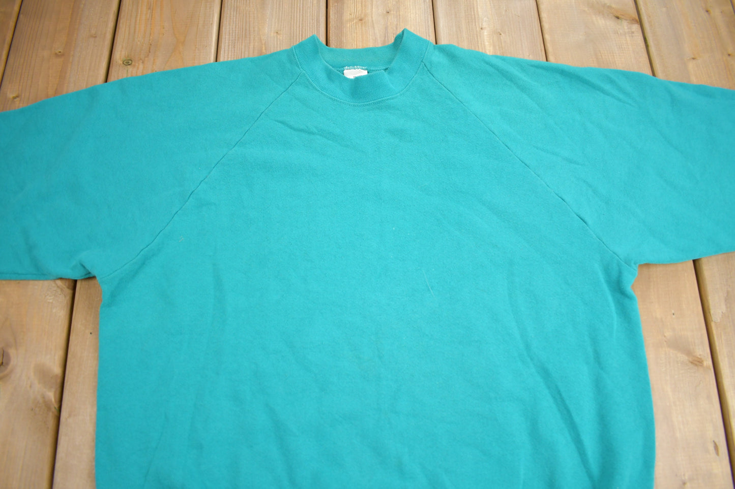 Vintage 1980s Blank Turquoise Crewneck Sweatshirt / 80s Crewneck / Essential / Streetwear / 80s Blank / Raglan Sweater / Made In USA