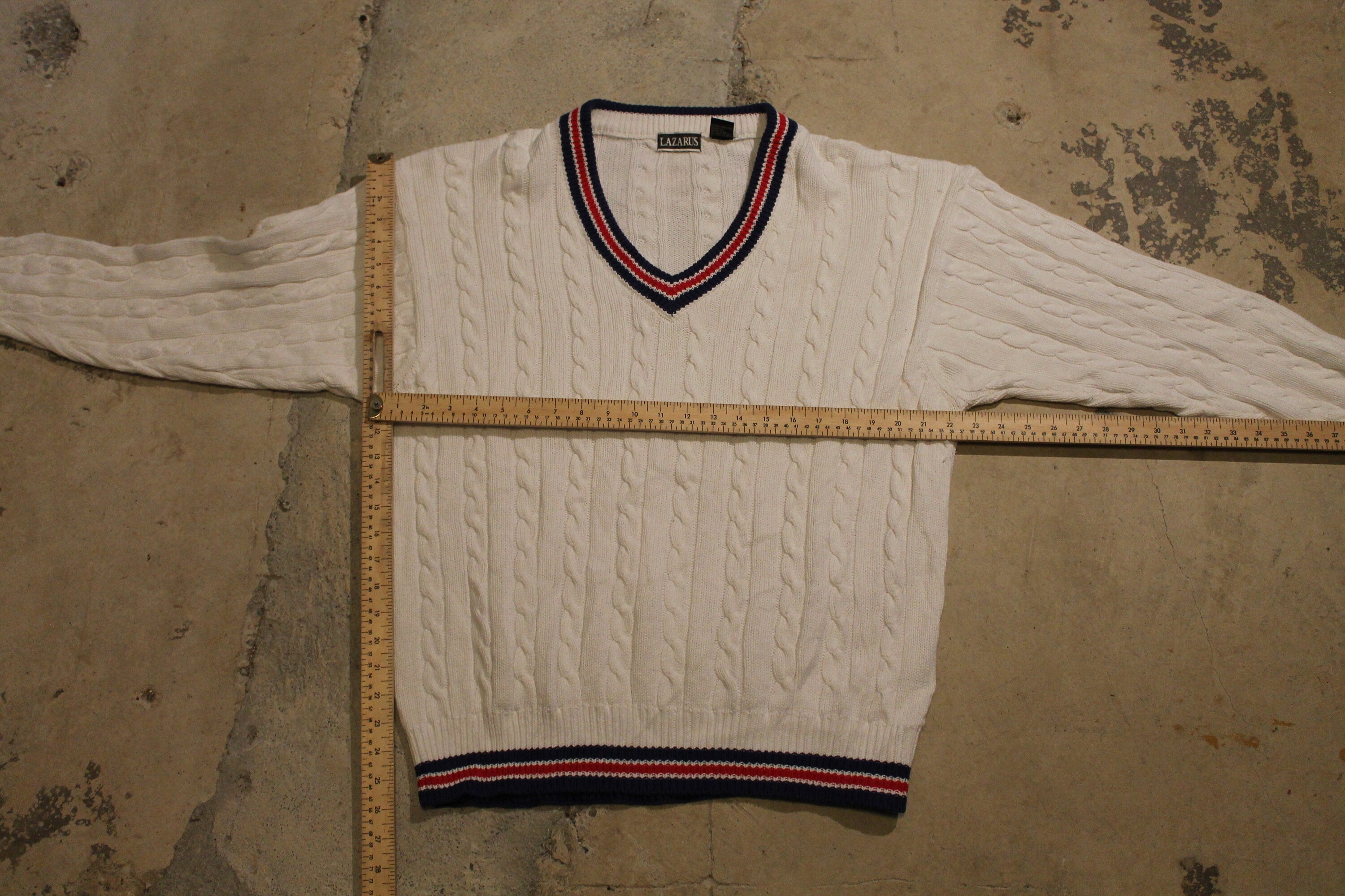 Vintage 1990s 3D Cable Knit Pattern V-Neck Sweater /