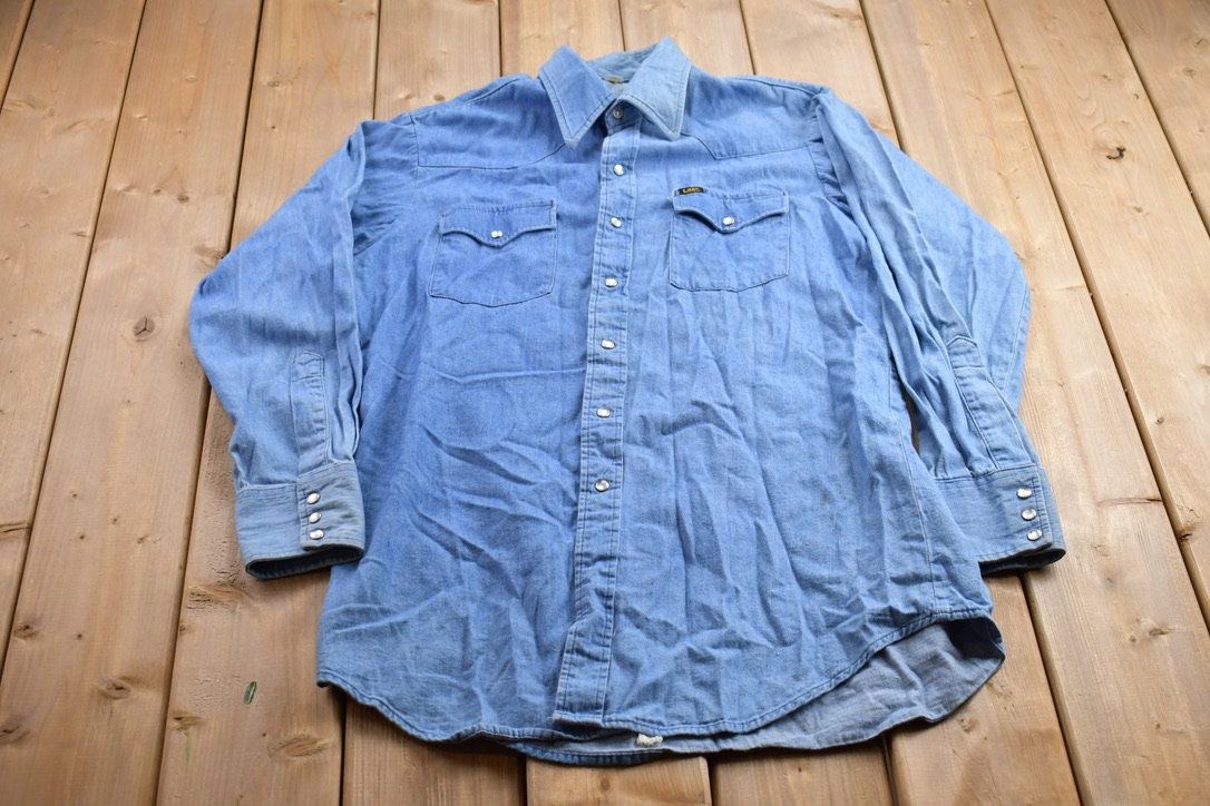 Vintage 1990s Lee Denim Button Up Shirt / 1990s Button Up / Vintage Jean Shirt / Basic Button Up / Lee Vintage / Lee Denim Button Up / 90s