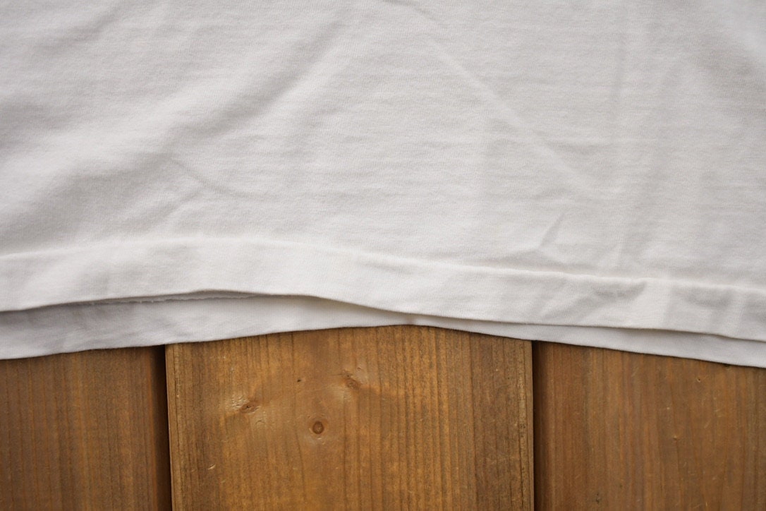 Vintage 1990s Grizzly Bear Graphic T-Shirt /