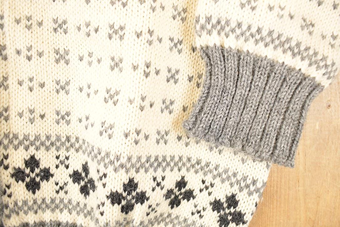 Vintage 1990's Abstract Snowflake Wool Knit Cardigan Sweater Men's S / Preppy Knit Cardigan / Fancy Knit Vintage Cardigan