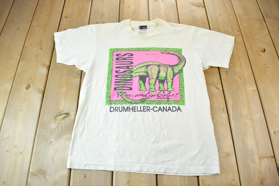 Vintage 1990 Drumheller-Canada Dinosaurs Alive And In Color Graphic T-Shirt
