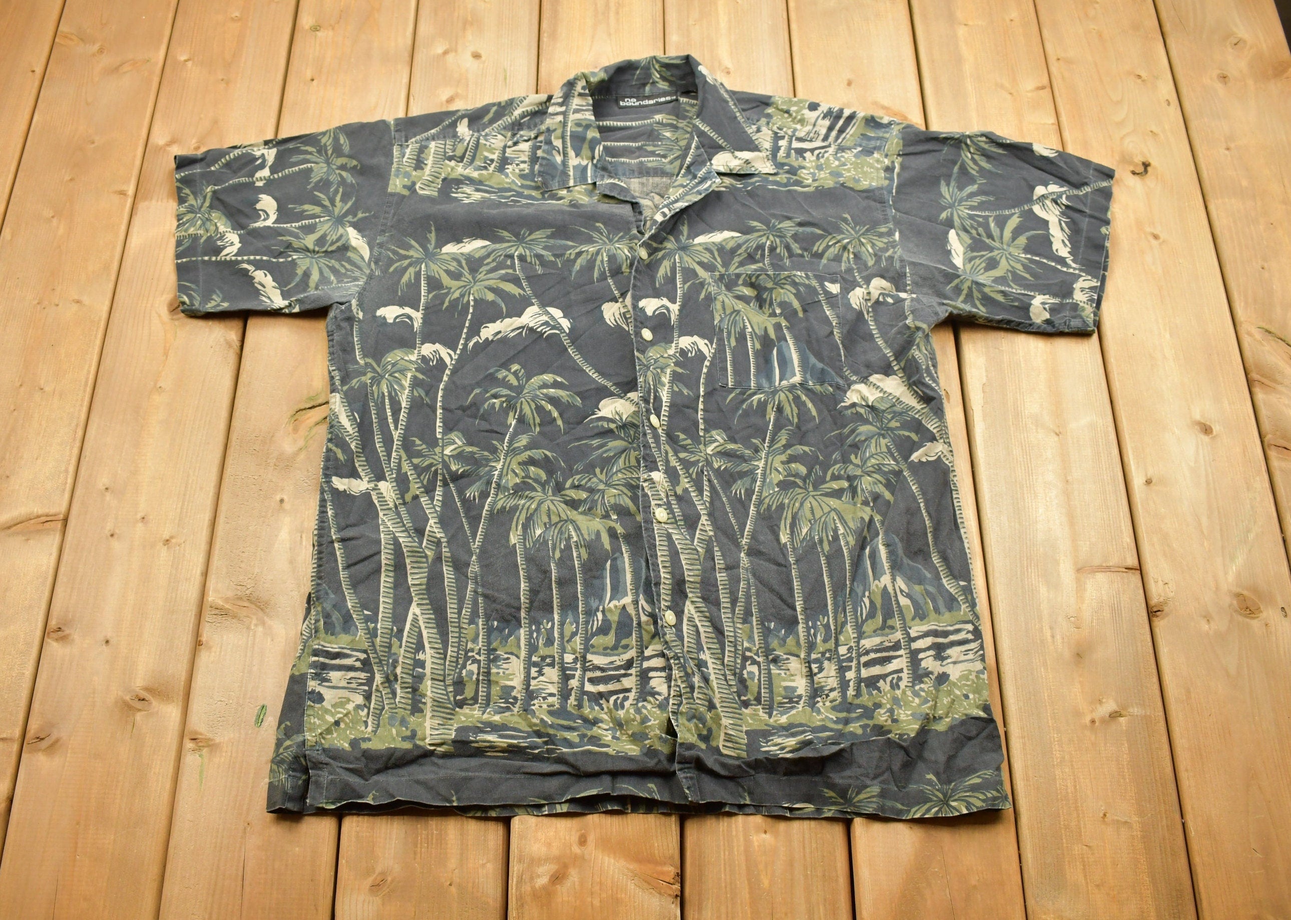 Vintage 1980s No Boundaries Hawaiian Button Up Shirt