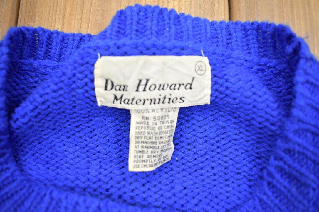 Vintage 1990s Dan Howard Floral Knit Cute Sweater