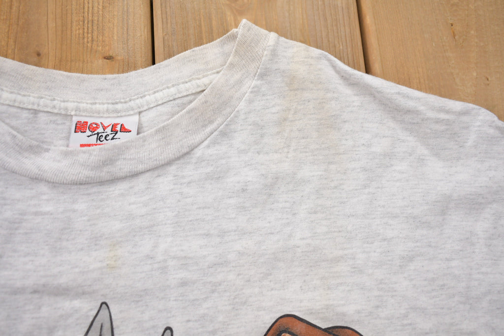Vintage 1990s Looney Tunes Hockey Graphic T-Shirt