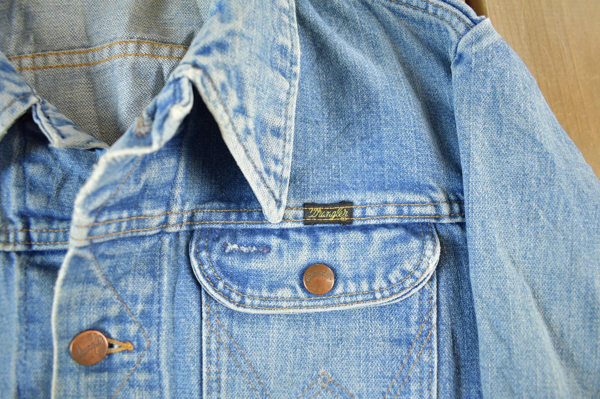 Vintage 1970s Wrangler Workwear Distressed Denim Trucker Jean Jacket XS-S