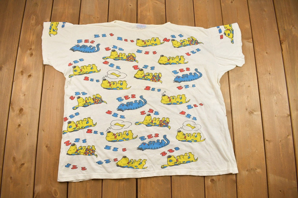 Vintage 1990s Cute Sleeping Cats and Dogs All over Print Graphic T-Shirt