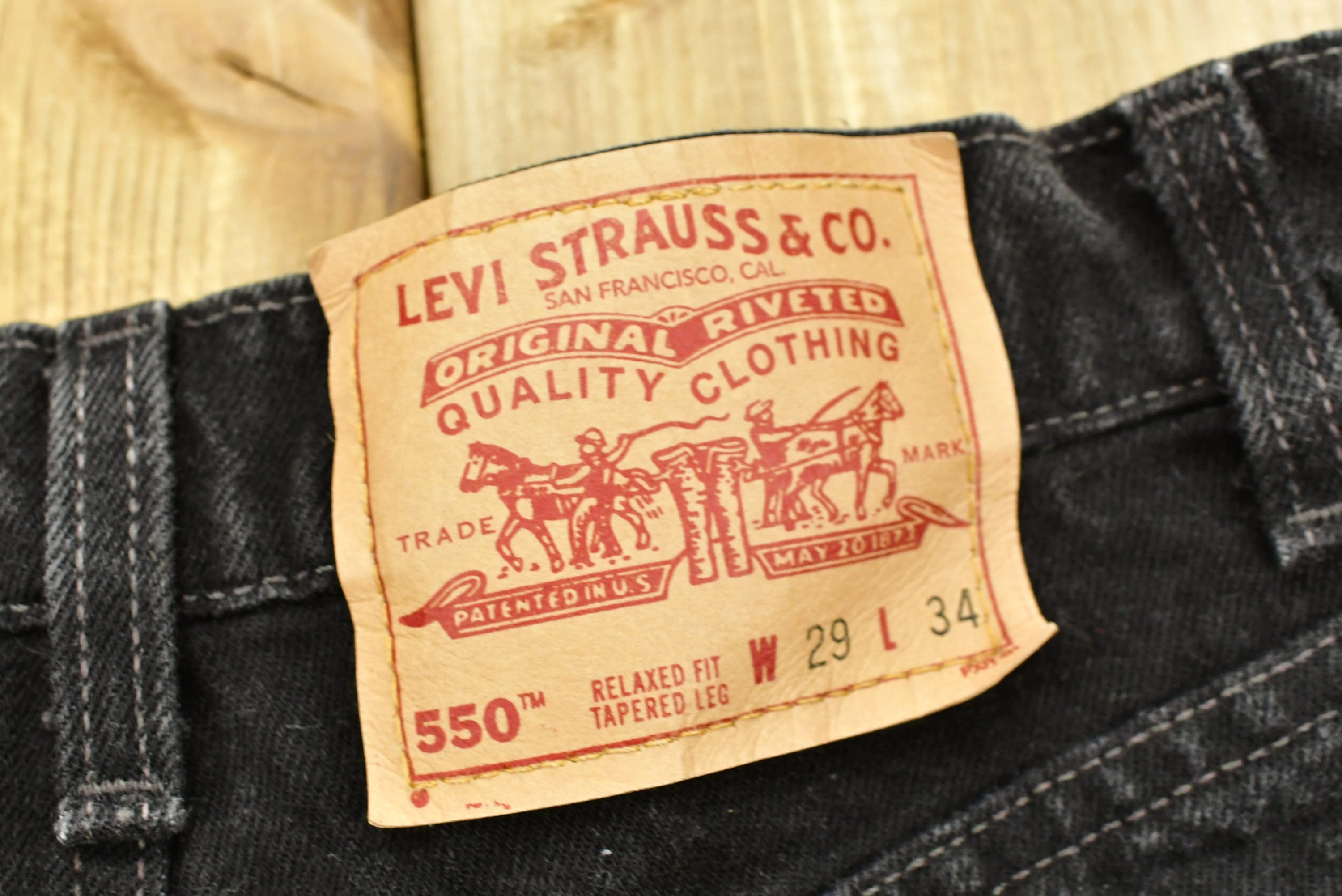 Vintage 1990s Levi's 550 Red Tab Jeans Size 29 x 34