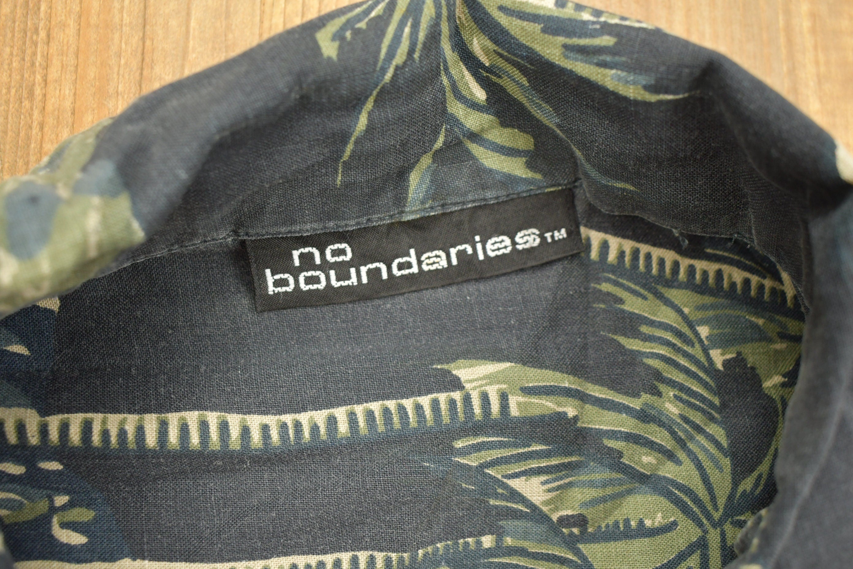 Vintage 1980s No Boundaries Hawaiian Button Up Shirt