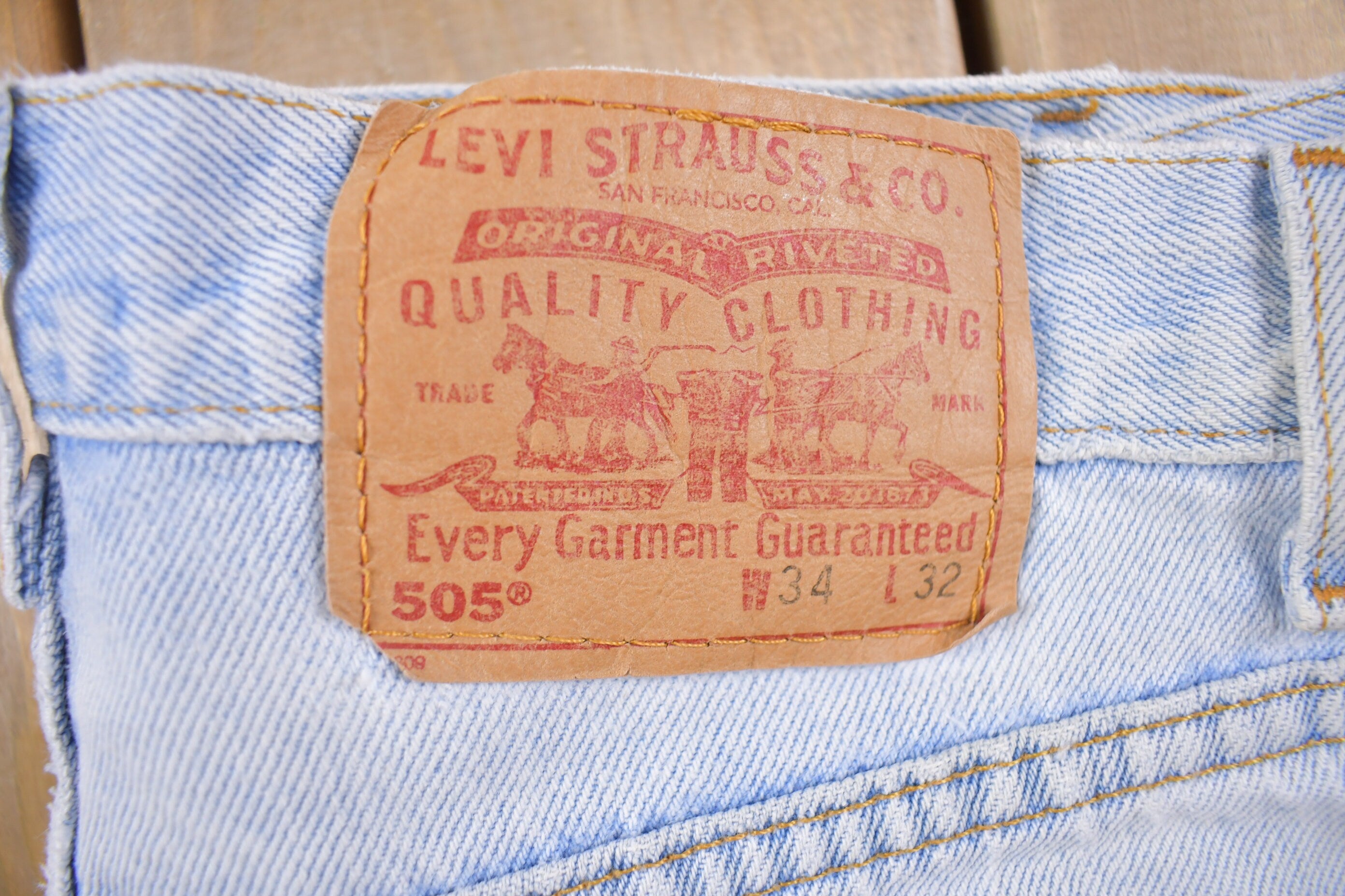 Vintage 1990s Levi's 505 Red Tab Jeans Size 32 x 31