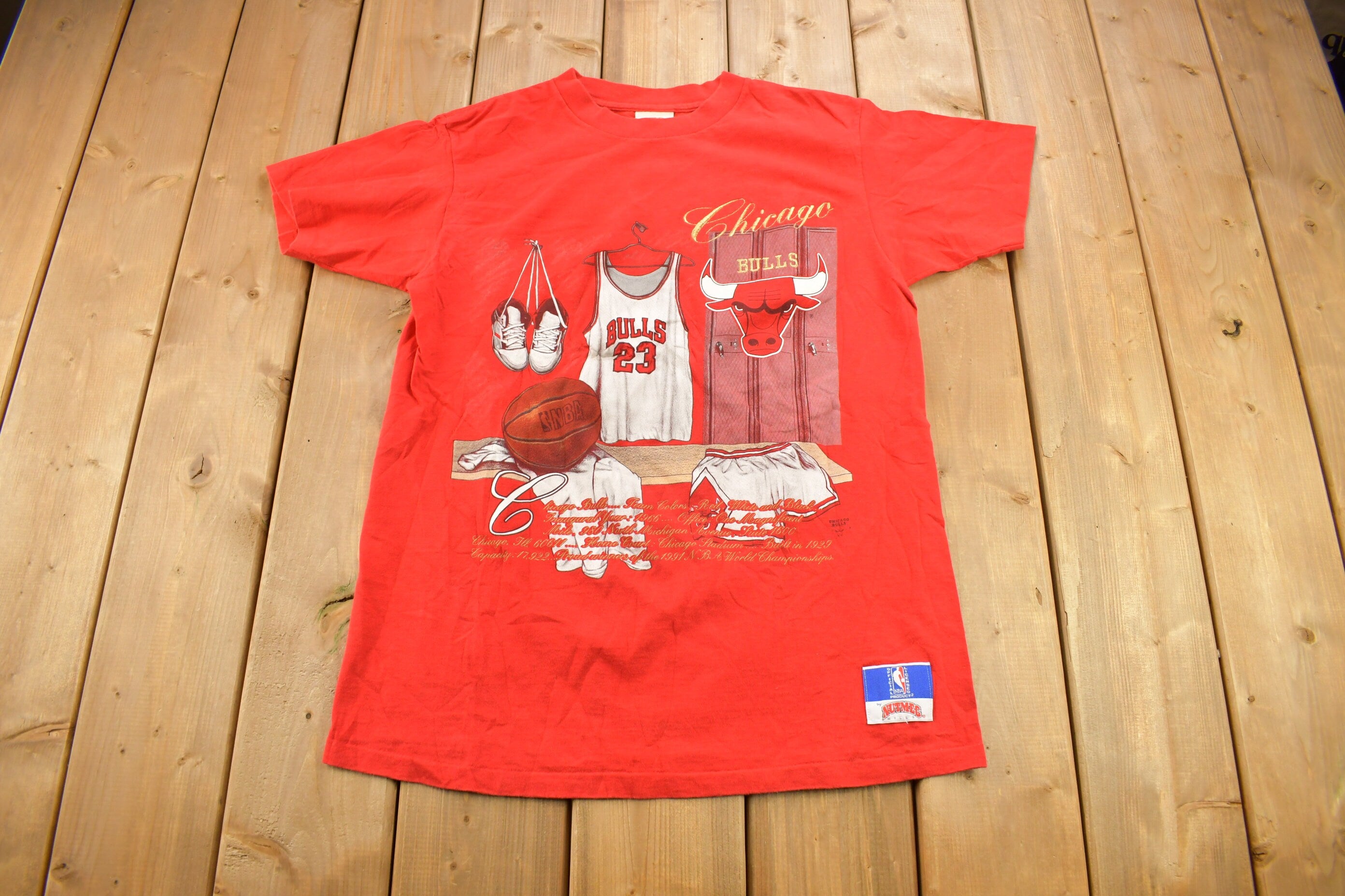 Vintage 1990s Chicago Bulls NBA Embroidered T-Shirt