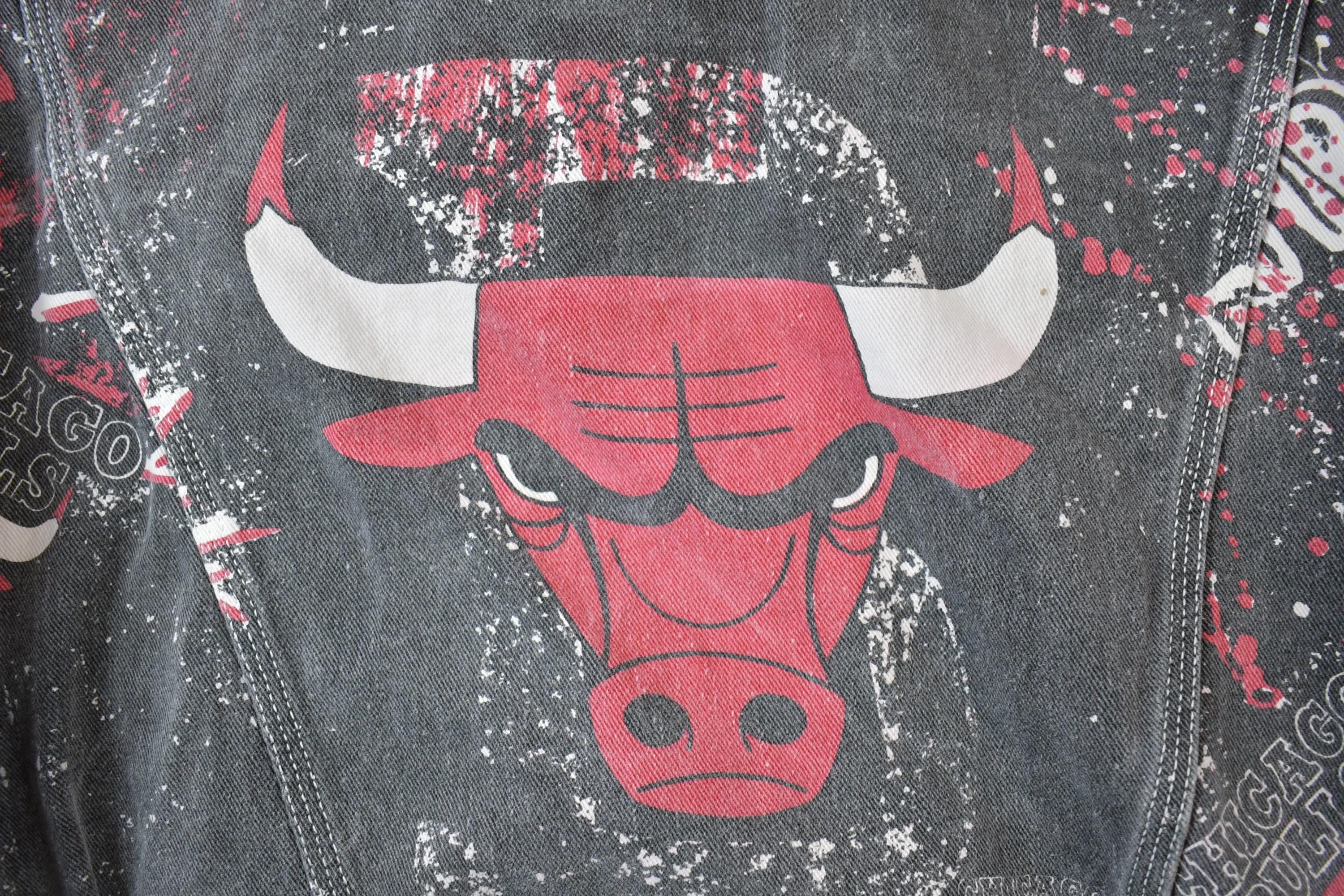 Vintage 1990s Chicago Bulls All Over Print NBA Basketball Boxy Fit Jean Jacket