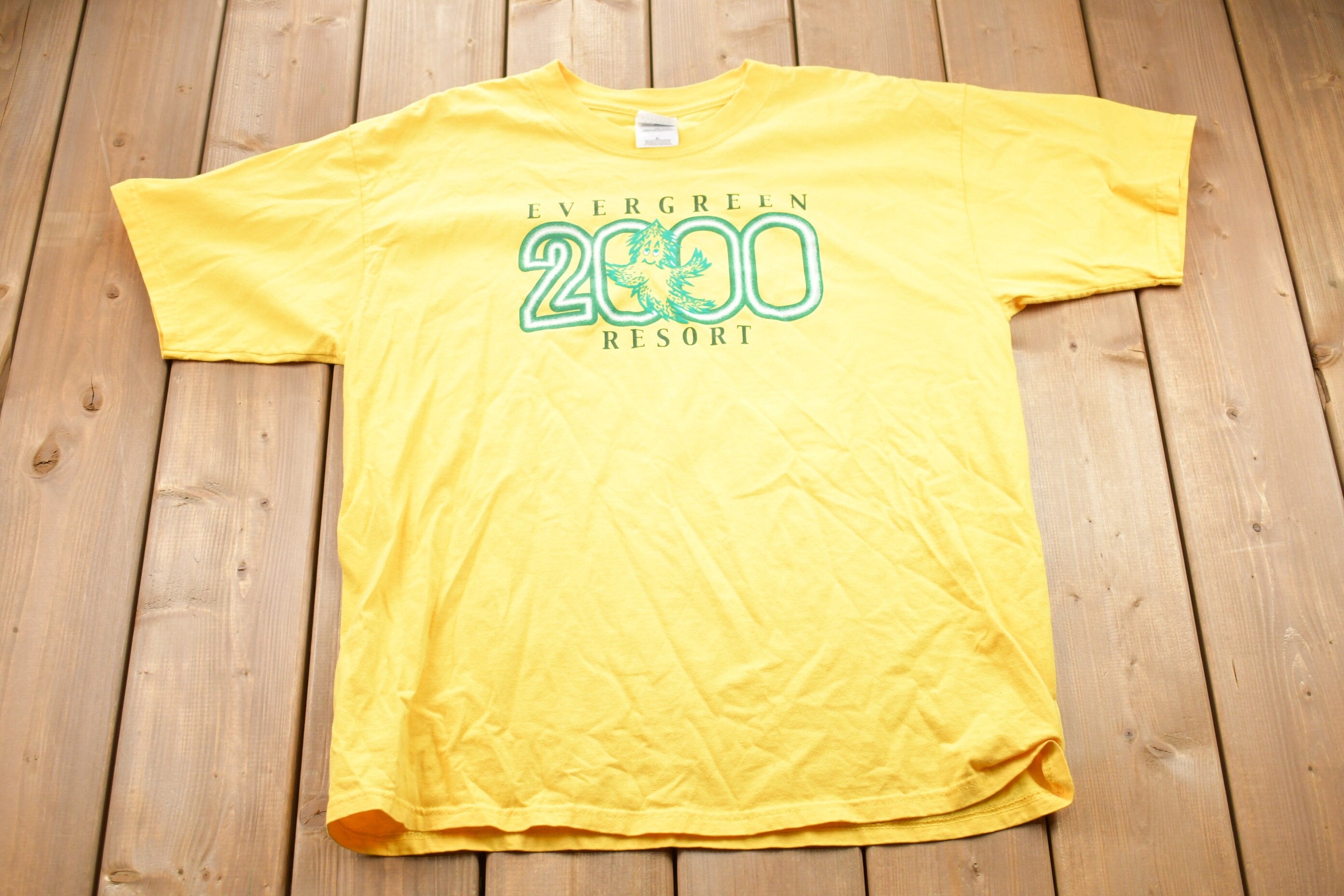Vintage 2000 Evergreen Resort Graphic T-Shirt