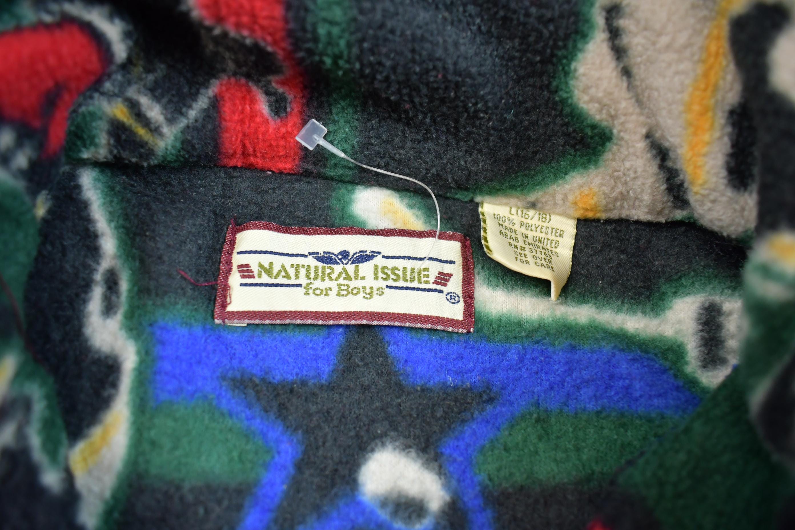 Vintage 1990s Natural Issue For Boys Hockey Themed Fleece Sweater