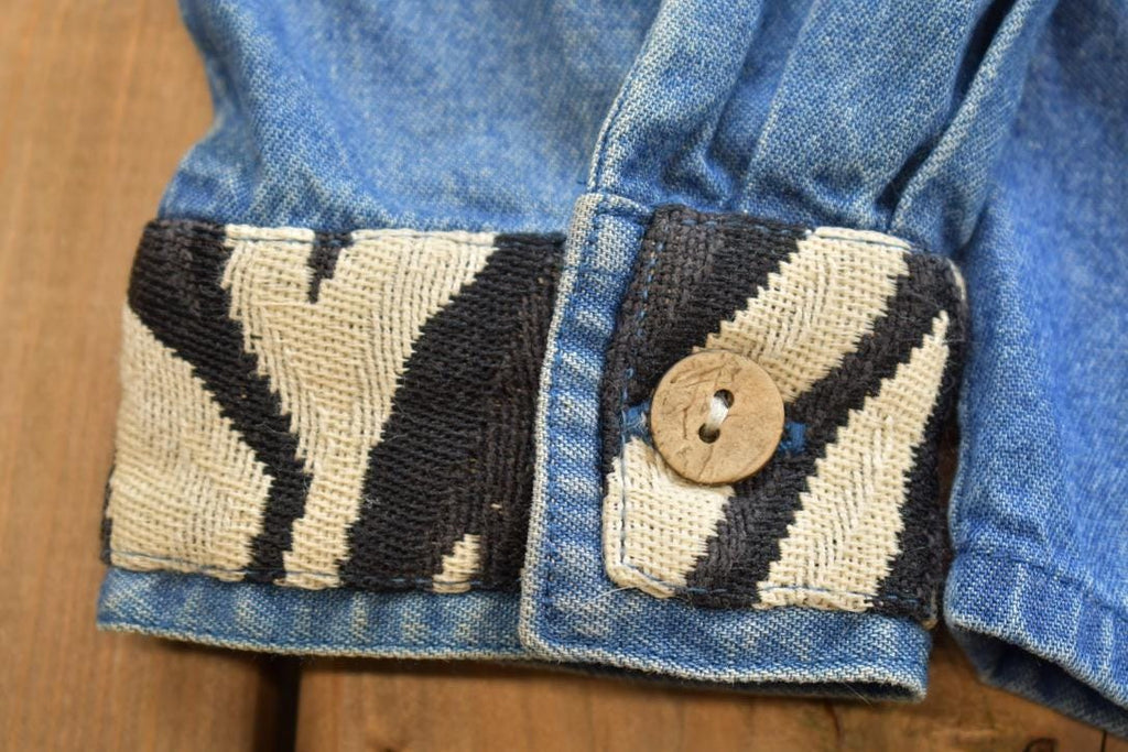 Vintage 1990s Dressbarn Embroidered Zebra Button Up Long Sleeve Shirt