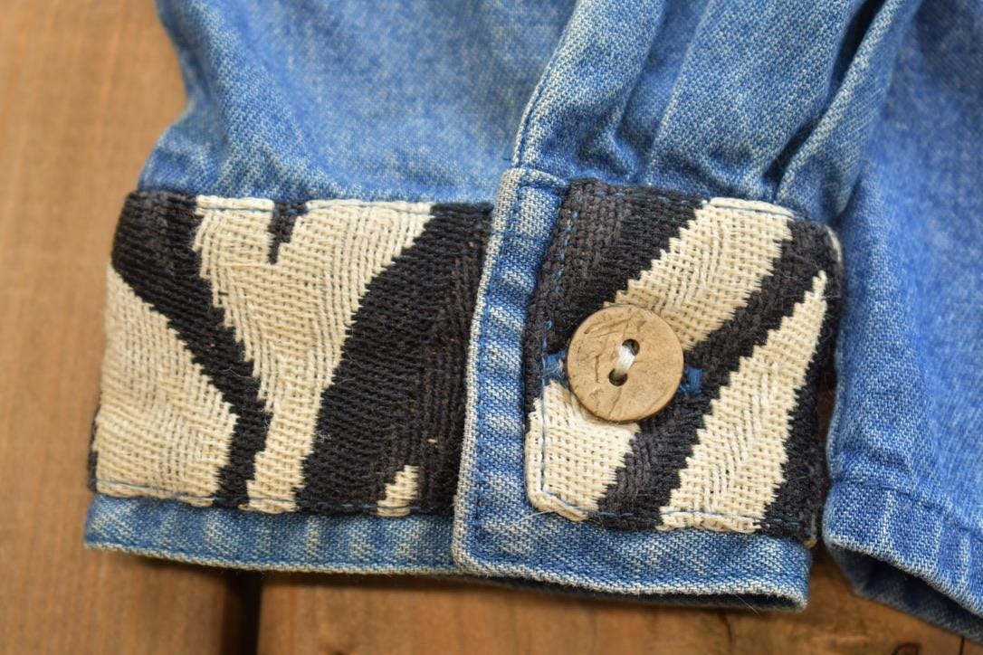 Vintage 1990s Dressbarn Embroidered Zebra Button Up Long Sleeve Shirt