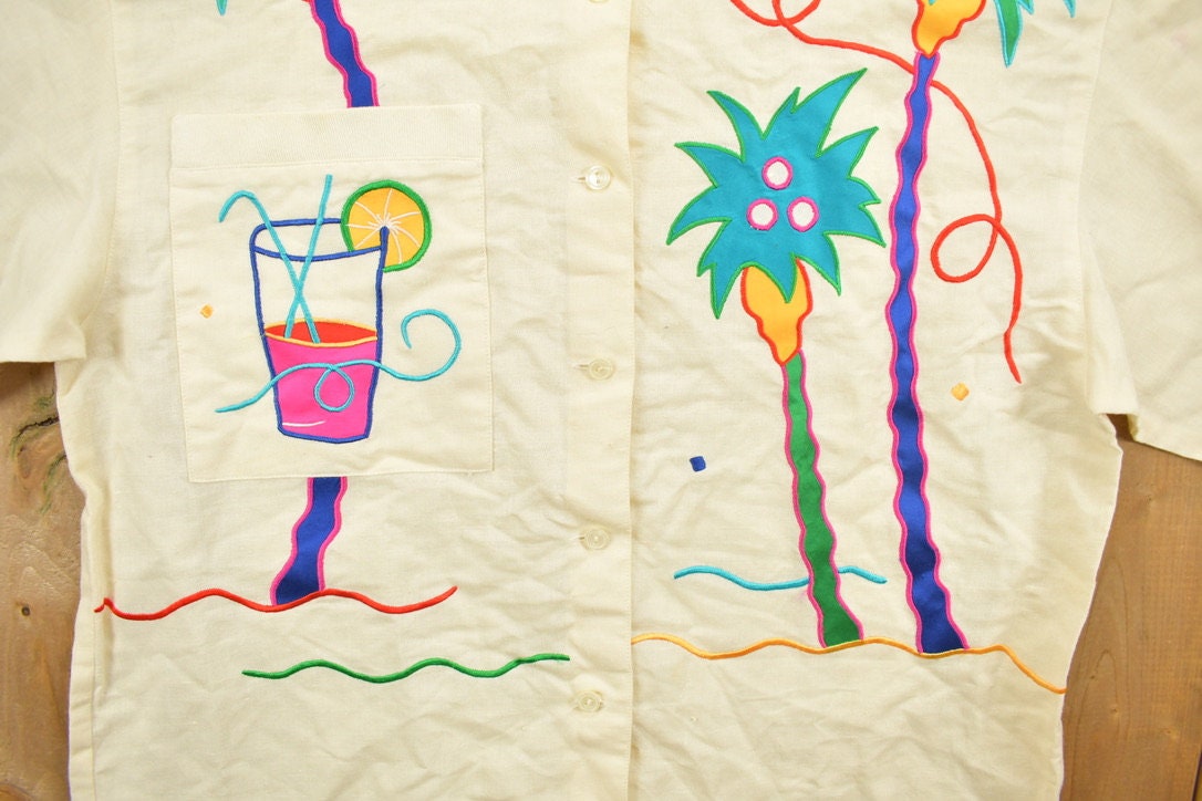 Vintage 1980s Tropical Party Themed Embroidered Short Sleeve Button Up Shirt