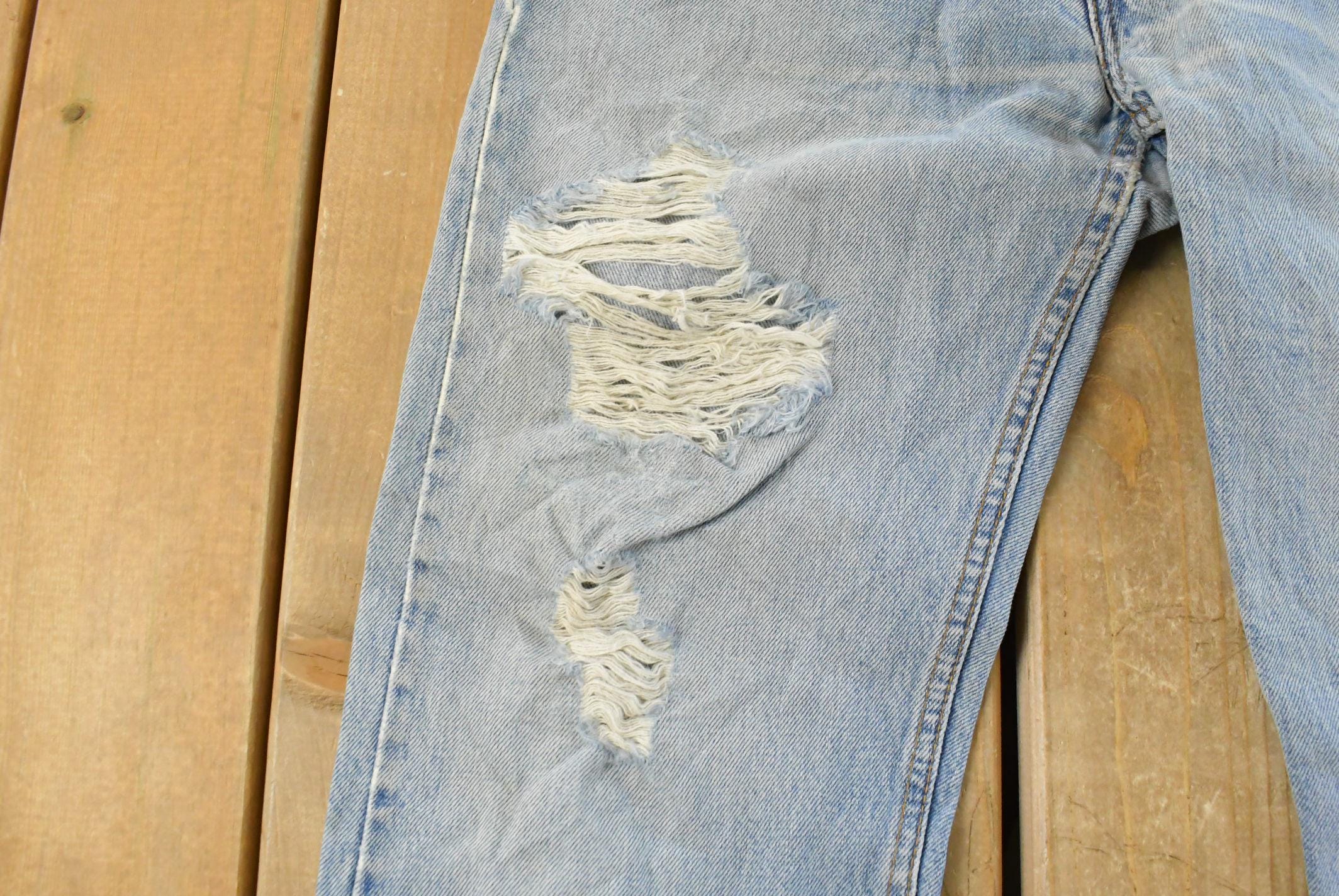 Vintage 1990s Levi's Distressed 505 Regular Straight Denim Jeans Men's 33 x 32 / 90s Levi's / Classic Americana / Made in Canada