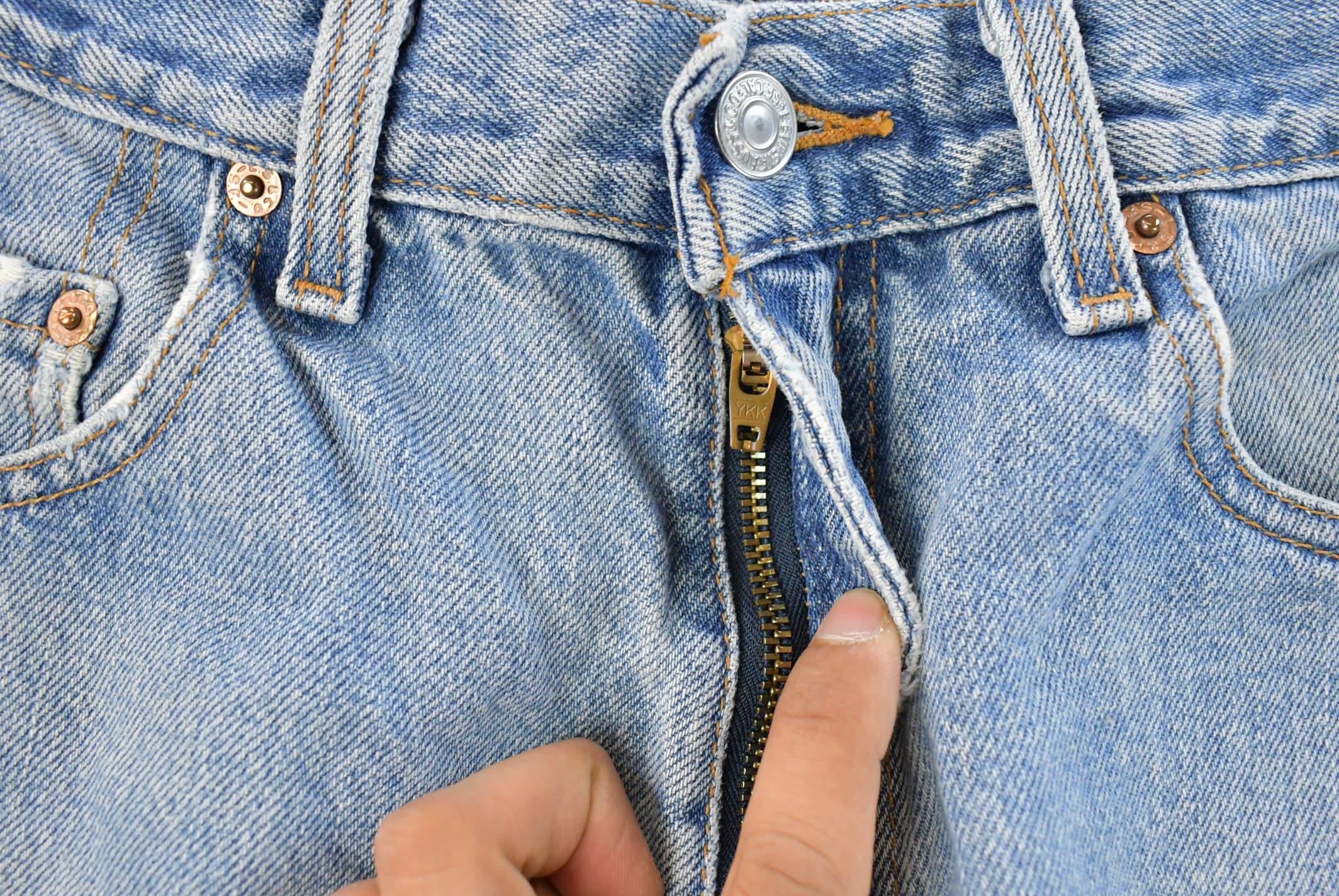 Vintage 1990s Levi's 550 Relaxed Fit Distressed Denim Jeans Men's 28 x 29 / 90s Levi's / Streetwear