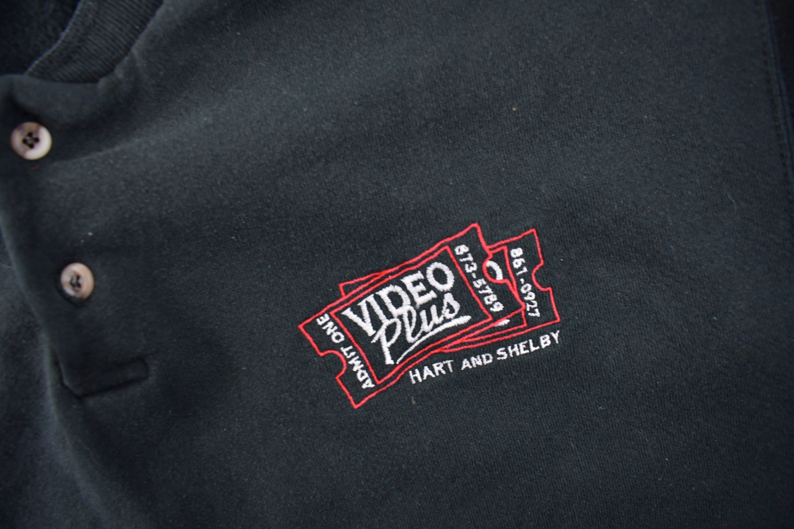 Vintage 1990s Hart & Shelby Video Plus Embroidered Henley Sweatshirt Size L