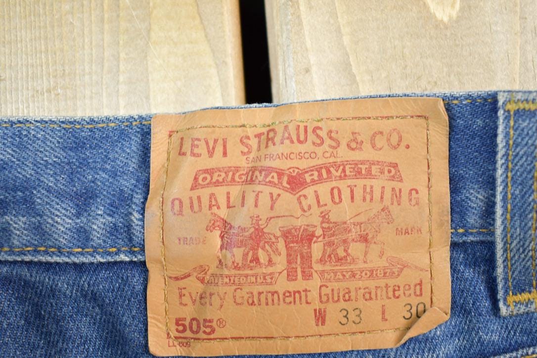 Vintage 1990s Levi Strauss Red Tab 505 Regular Fit Straight Leg Denim Jeans Size 33 x 30