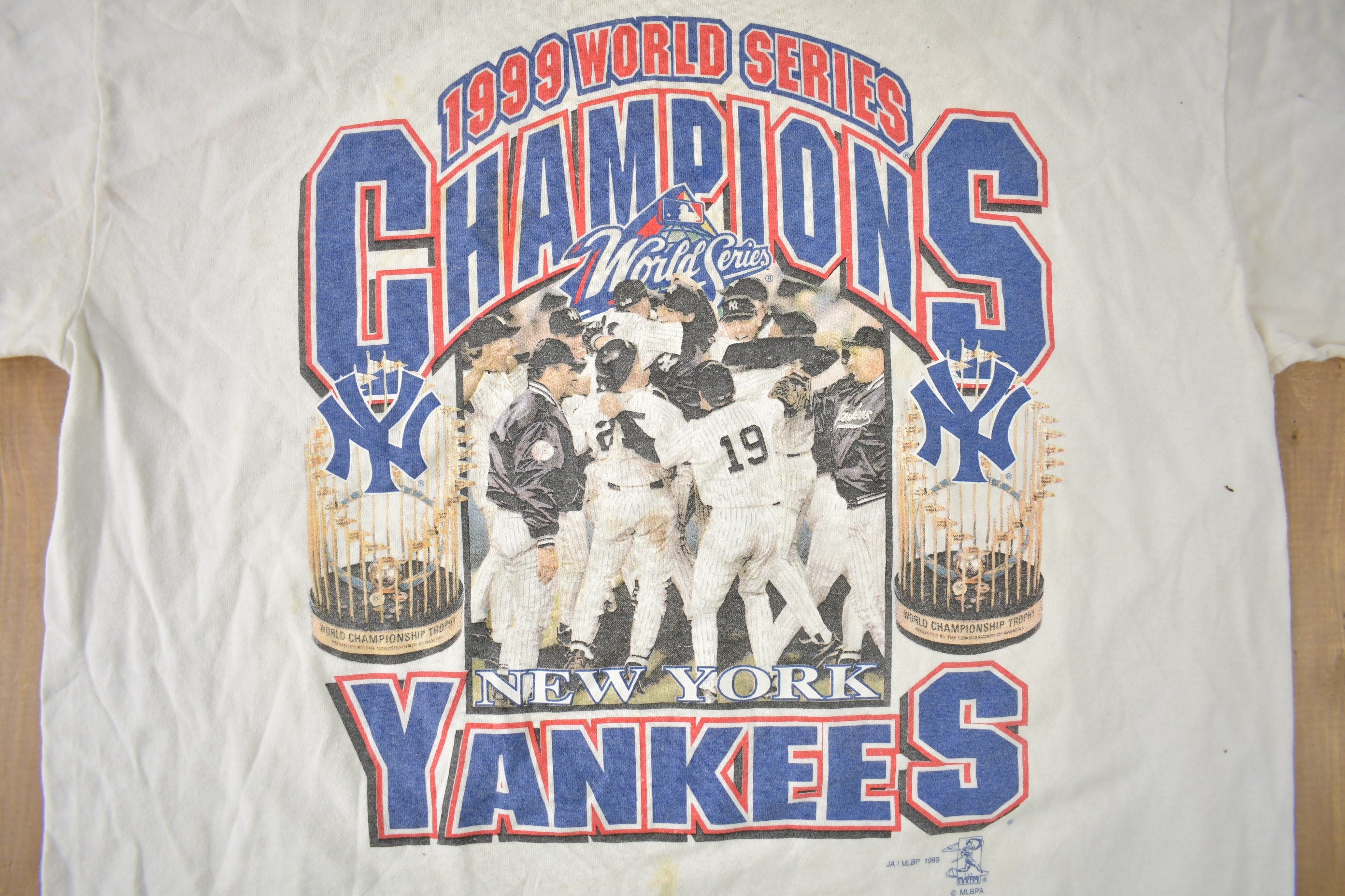 Vintage 1999 New York Yankees MLB World Champions Baseball Graphic T-Shirt