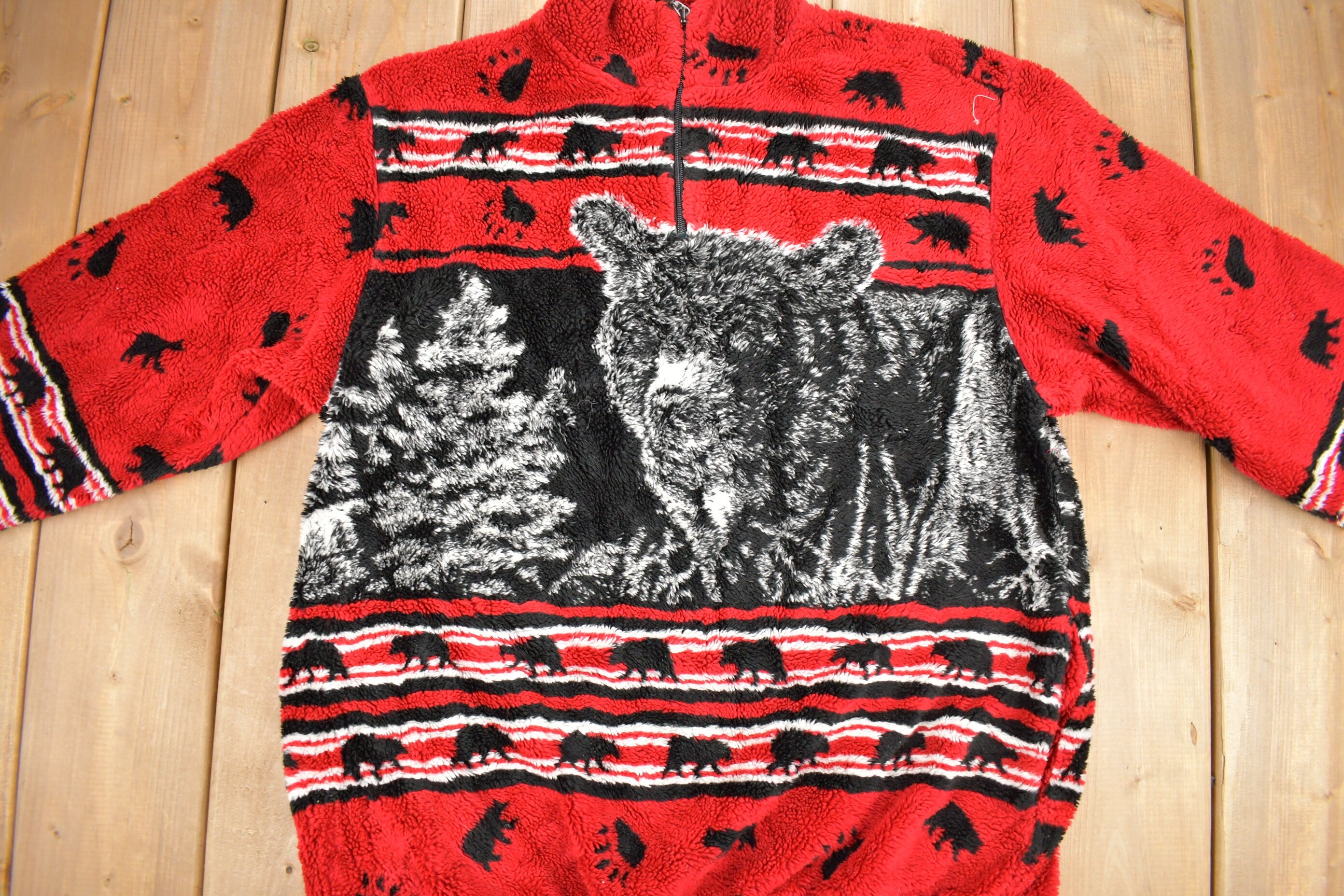 Vintage 1990s Bear & Wilderness Theme All Over Print Fleece Sweater /