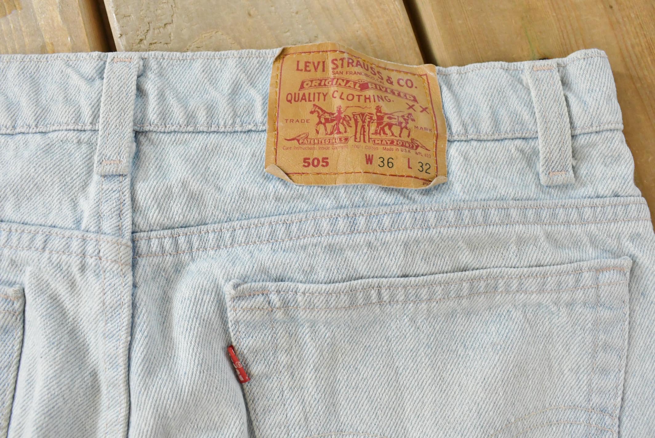 Vintage 1990s Levi's 505 Regular Fit Denim Jeans Men's 34 x 32 / 90s Levi's / Distressed Sun Faded Jeans / Made in USA