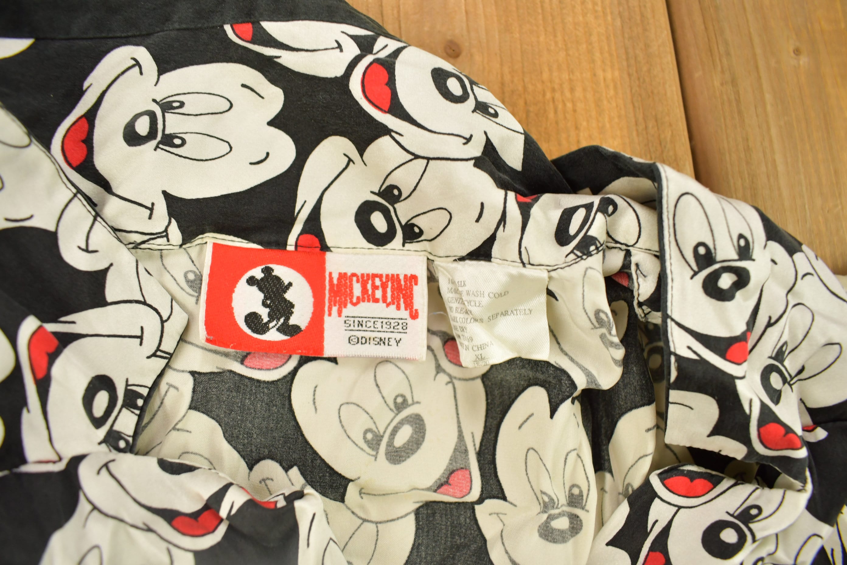 Vintage 1990s Mickey Inc. Mickey Mouse All Over Print Button Up Shirt