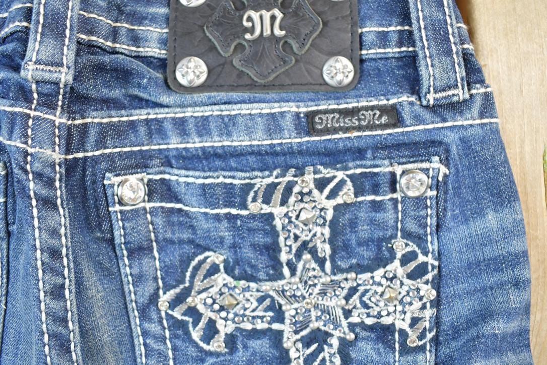 Vintage Y2K Miss Me Bedazzled Low Rise Jeans Size 26x31